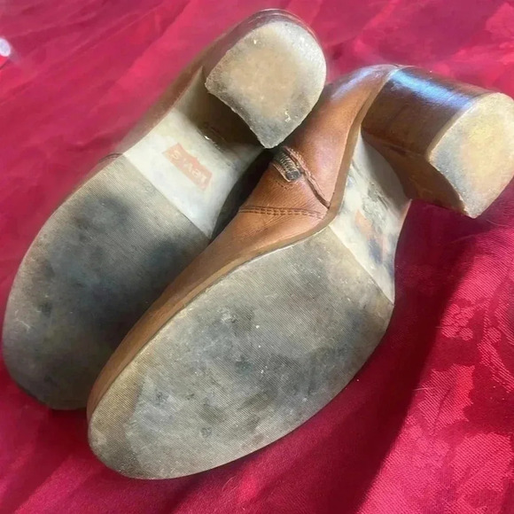 Levi’s ladies booties used good condition. Side zip. Side ze 10. Brown - Picture 10 of 15